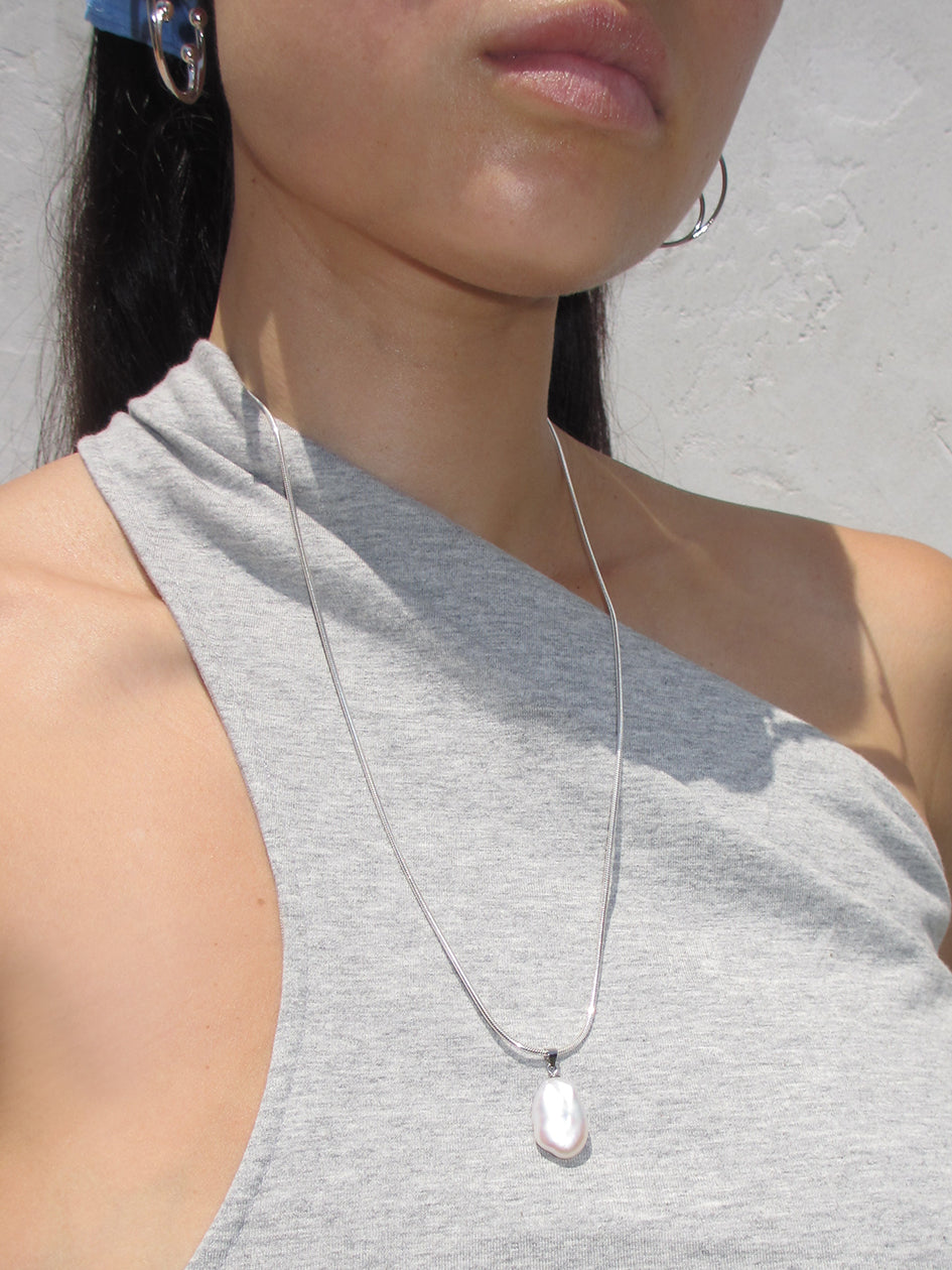 THE PEARL CHARM SNAKE CHAIN NECKLACE – Rimor Jewelry