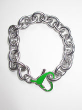 Load image into Gallery viewer, GREEN HEART CLASP BRACELET