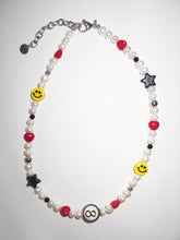 Load image into Gallery viewer, SMILEY 8 BALL PEARL CHOKER