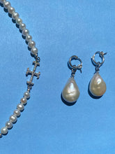 Load image into Gallery viewer, BAROQUE PEARL EARRINGS
