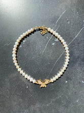 Load image into Gallery viewer, BUTTERFLY FRESHWATER PEARL CHOKER GOLD