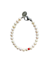 Load image into Gallery viewer, THE MEDELLA FRESHWATER PEARL BRACELET