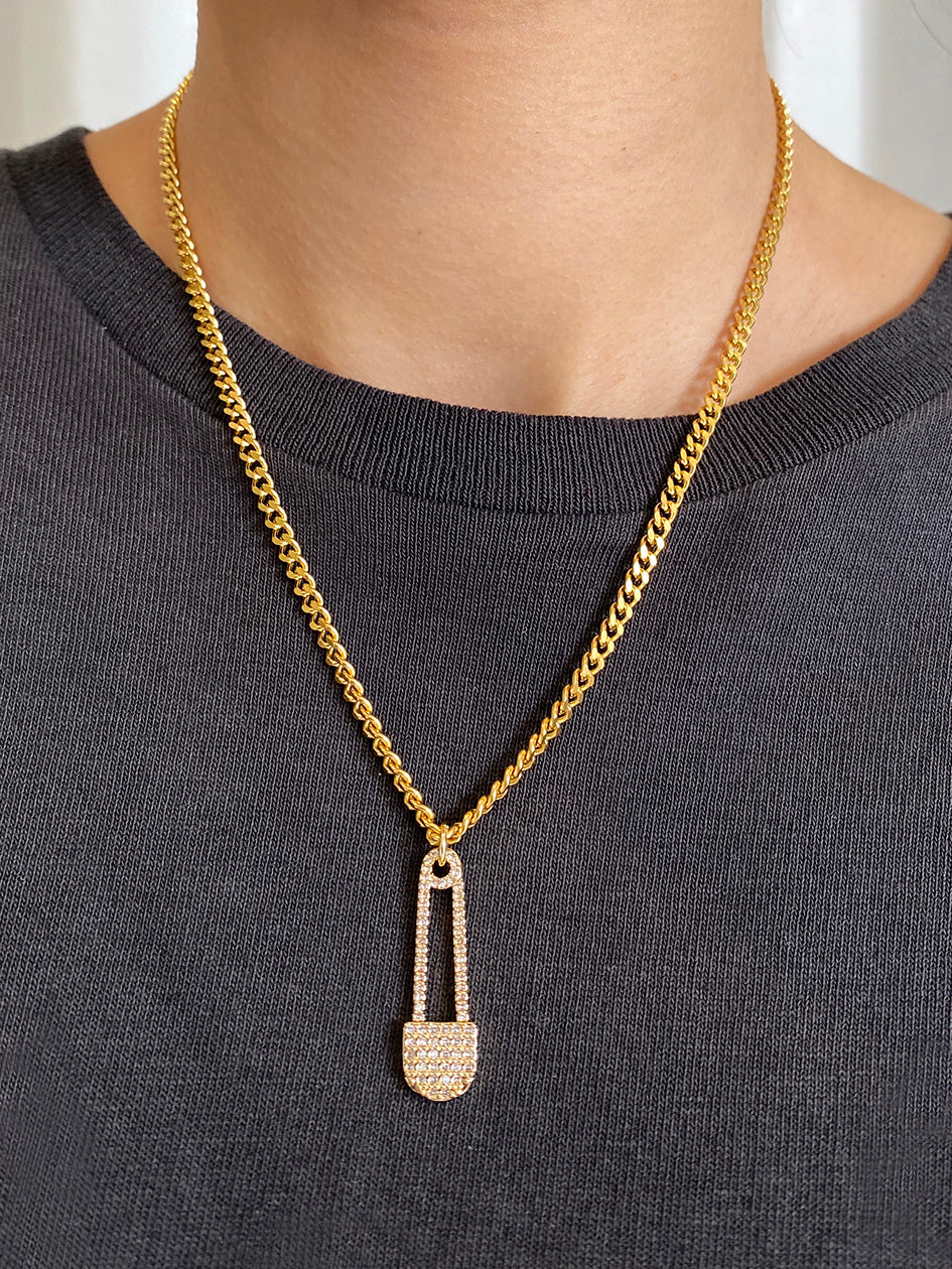 SAFETY PIN NECKLACE GOLD