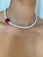 Load image into Gallery viewer, PEARLY HEART CHOKER