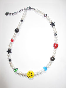 LIMITED EDITION - SMILEY PEARL CHOKER