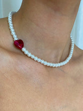 Load image into Gallery viewer, PEARLY HEART CHOKER