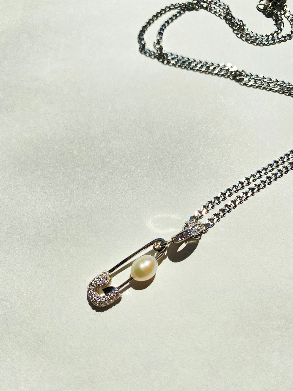 PIN THROUGH MY PEARL SAFETY PIN CHAIN NECKLACE SILVER