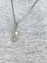Load image into Gallery viewer, PIN THROUGH MY PEARL CHAIN SILVER