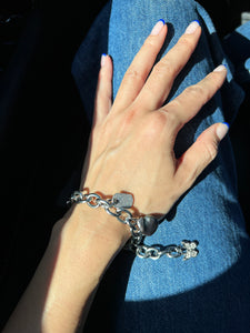 THE R BUTTERFLY BLACK PEARL BRACELET