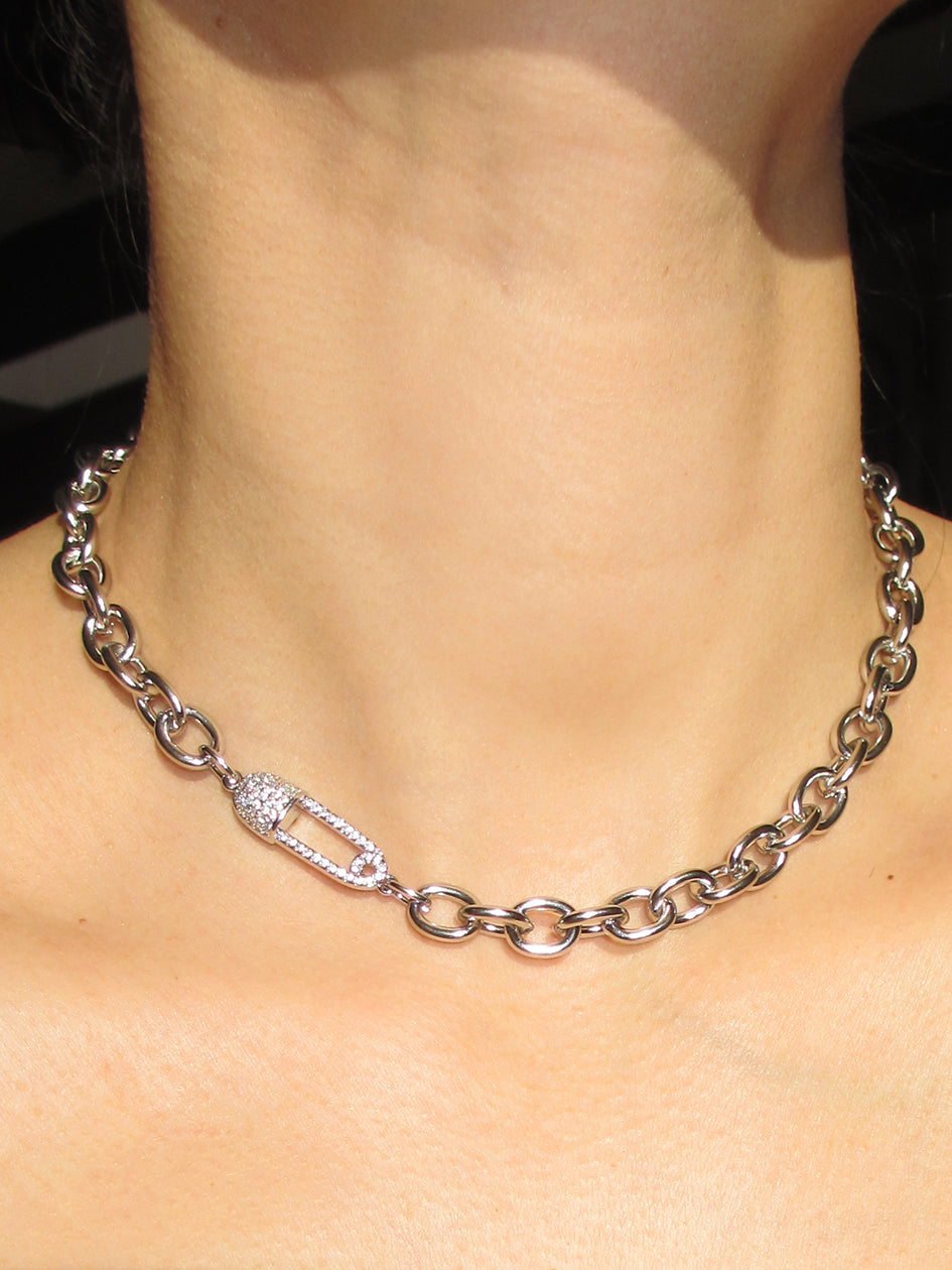 THE SAFETY PIN CHAIN CHOKER