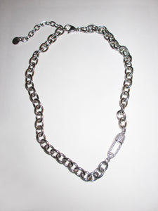THE SAFETY PIN CHAIN CHOKER