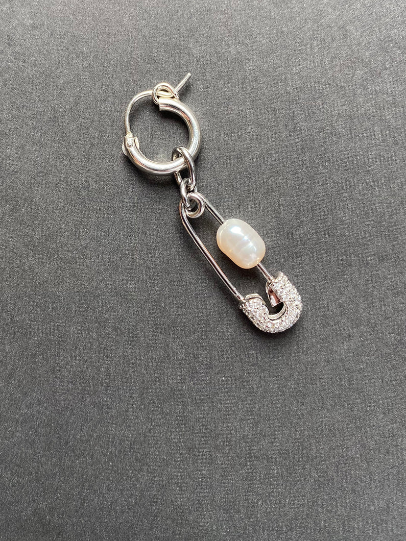PIN THROUGH MY PEARL EARRING SILVER