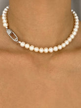 Load image into Gallery viewer, SAFETY PIN FRESHWATER PEARL CHOKER