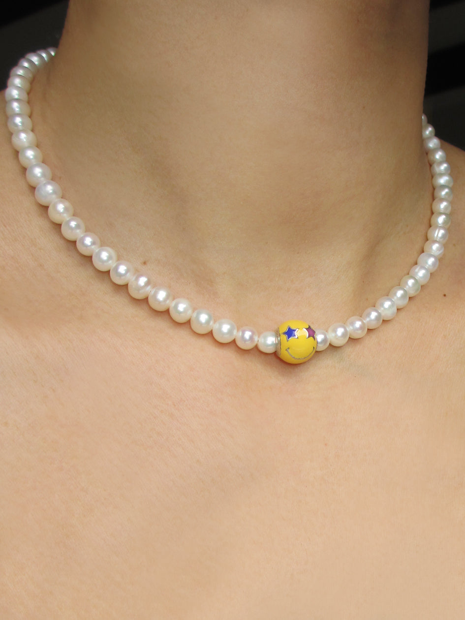 THE SMILEY BEAD FRESHWATER PEARL CHOKER