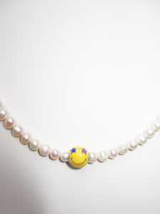 THE SMILEY BEAD FRESHWATER PEARL CHOKER