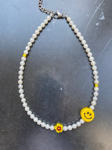 THE SMILEY BLOOM CHOKER