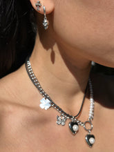 Load image into Gallery viewer, THE SKULL EARRING