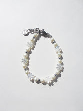 Load image into Gallery viewer, THE WHITE FLOWER PEARL BRACELET
