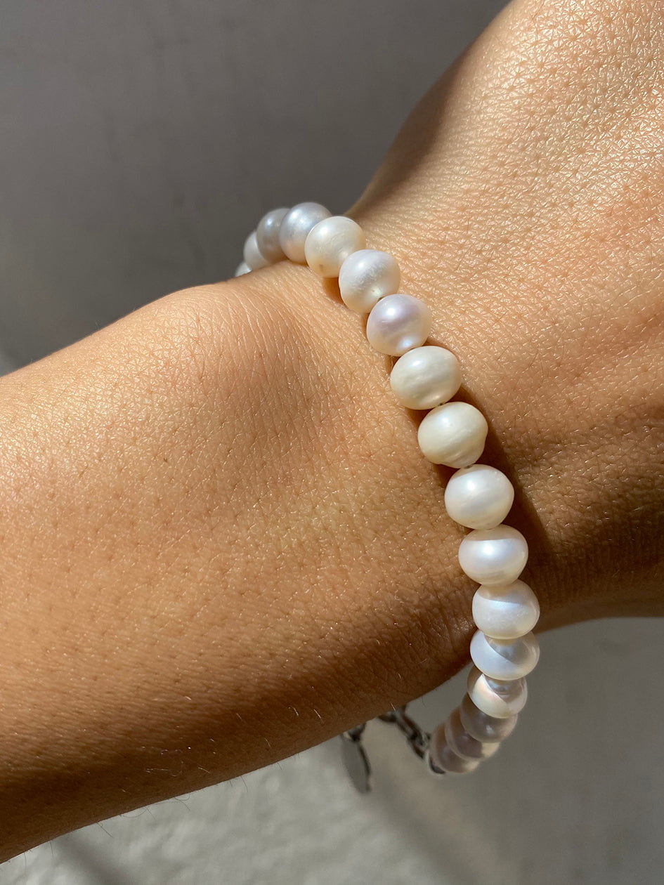 Bea Pearl Bracelet | White Freshwater Nugget Pearl with Bee Charm | By –  Pearlygirls